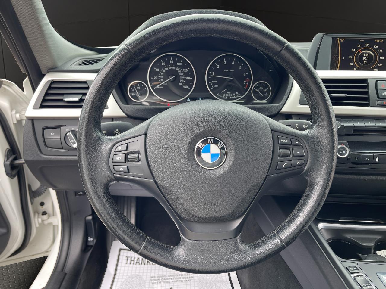 BMW 3 Series 4dr Sdn 320i xDrive AWD 2014