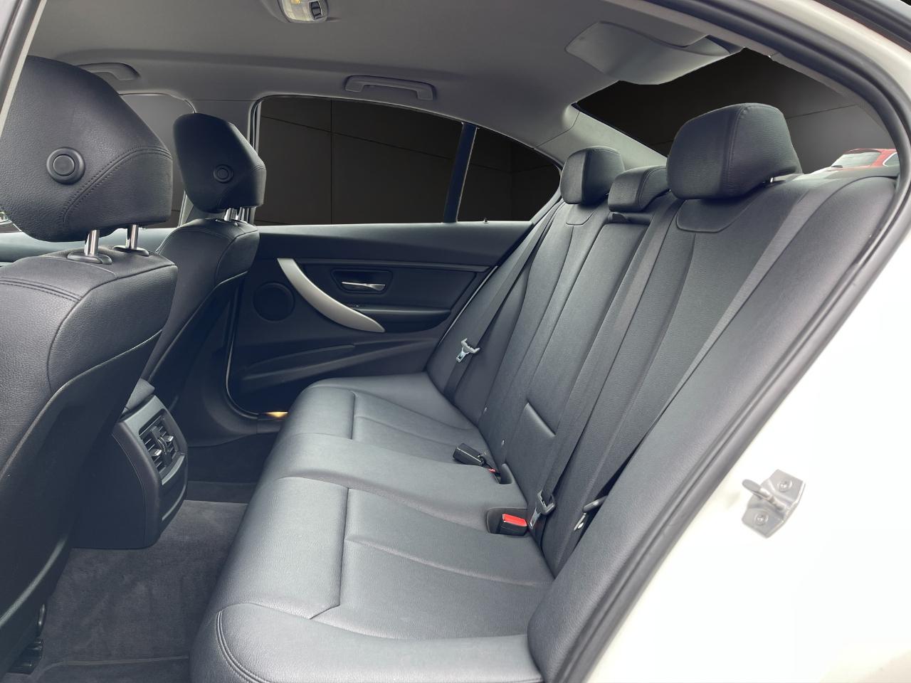 BMW 3 Series 4dr Sdn 320i xDrive AWD 2014