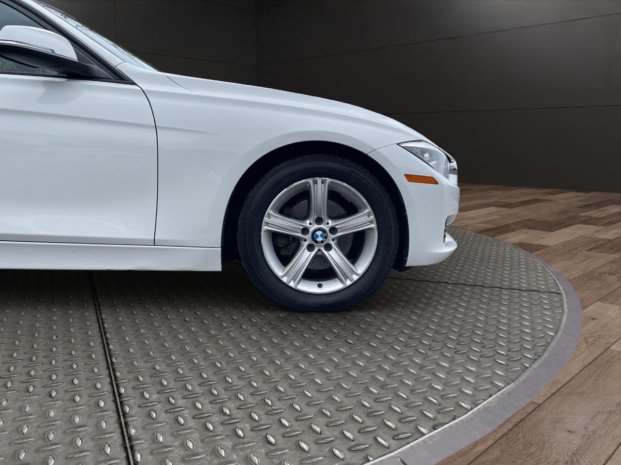 BMW 3 Series 4dr Sdn 320i xDrive AWD 2014