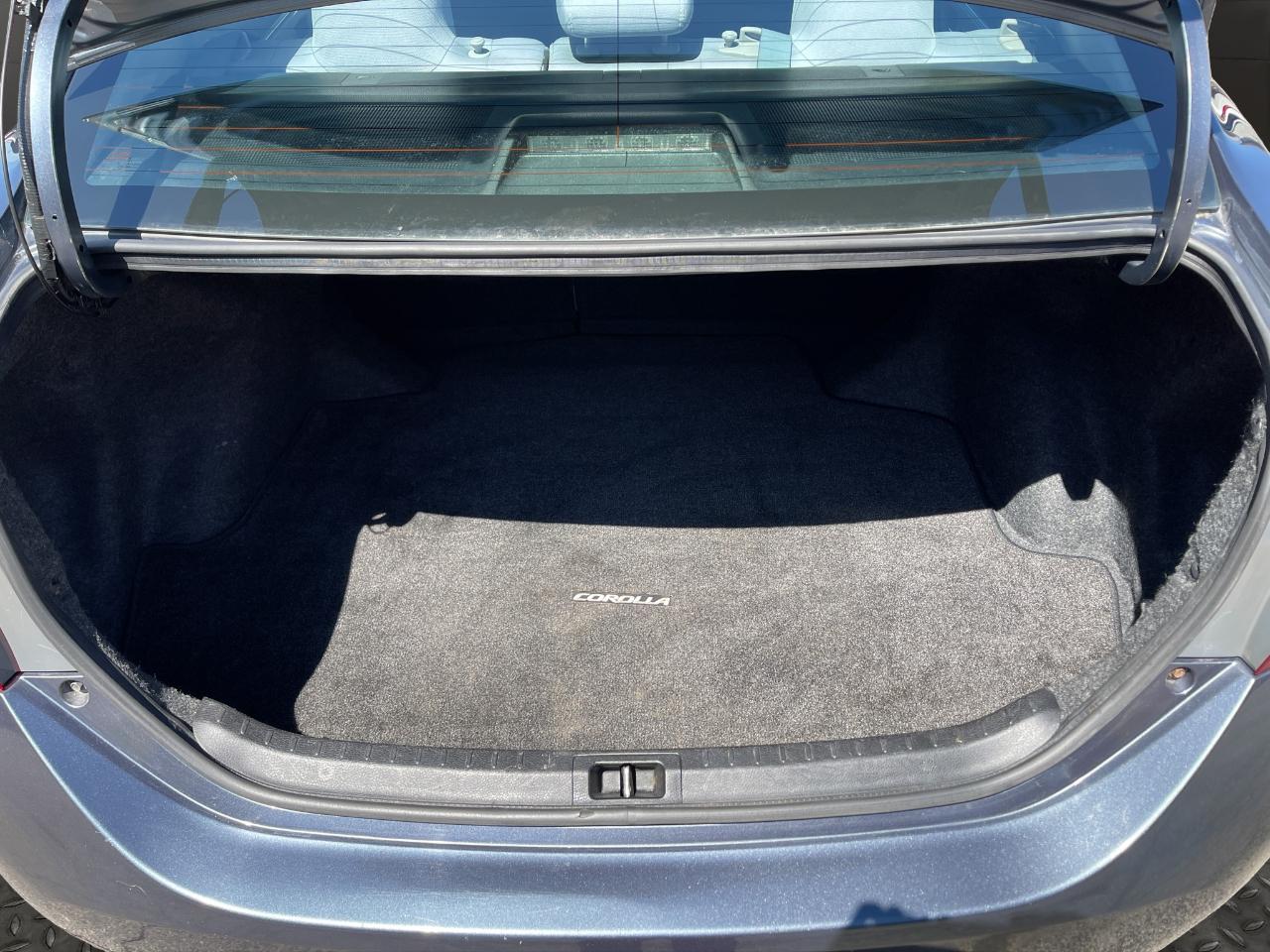 Toyota Corolla 4dr Sdn CVT LE Premium (Natl) 2015