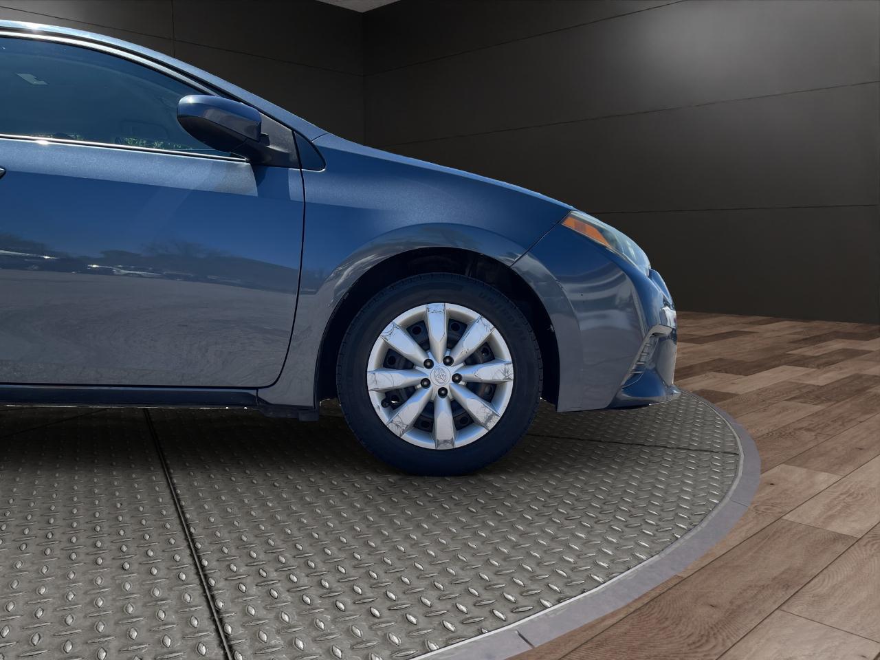 Toyota Corolla 4dr Sdn CVT LE Premium (Natl) 2015