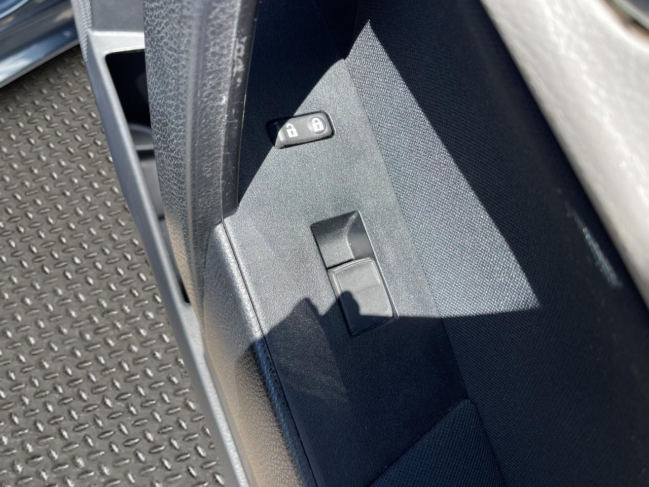 Toyota Corolla 4dr Sdn CVT LE Premium (Natl) 2015