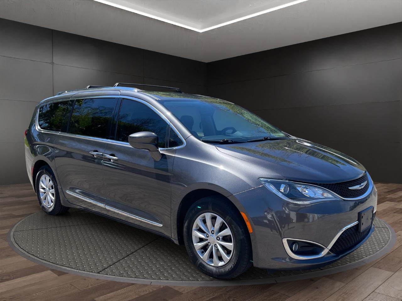 Chrysler Pacifica Touring L FWD 2018