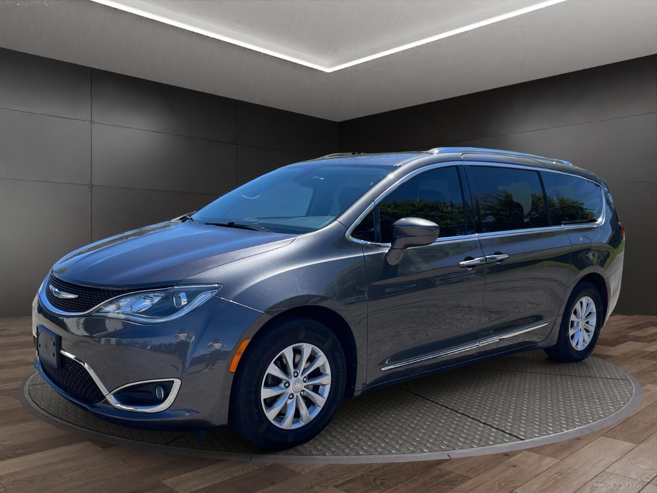 Chrysler Pacifica Touring L FWD 2018