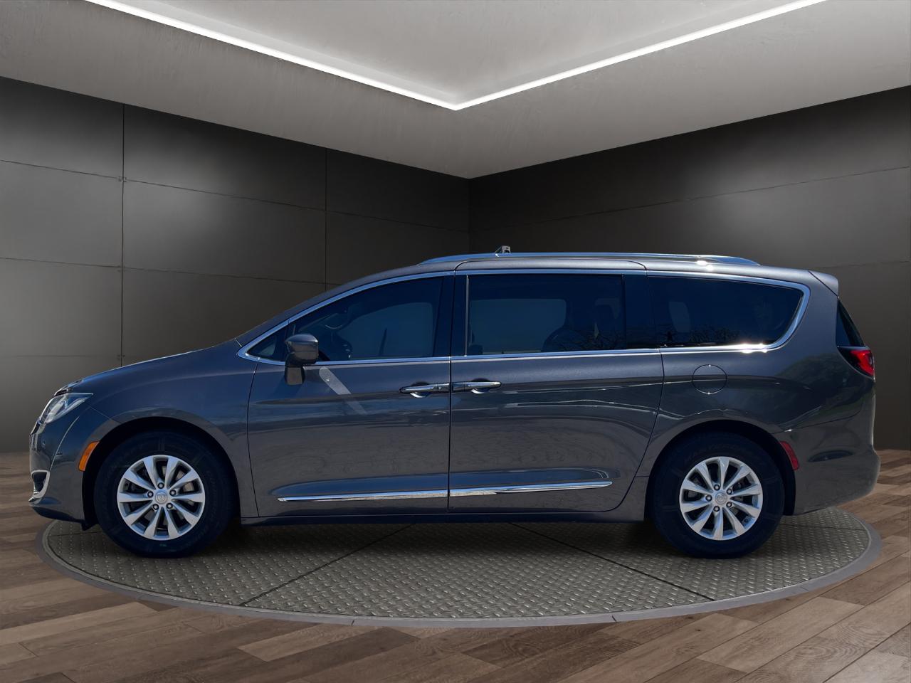 Chrysler Pacifica Touring L FWD 2018