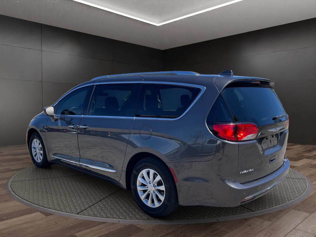 Chrysler Pacifica Touring L FWD 2018