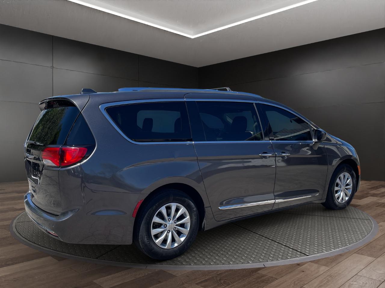 Chrysler Pacifica Touring L FWD 2018
