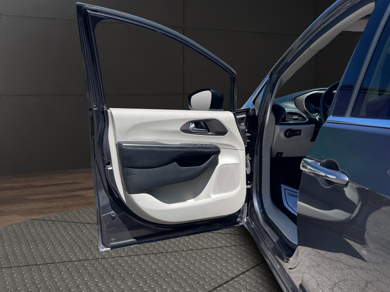 Chrysler Pacifica Touring L FWD 2018