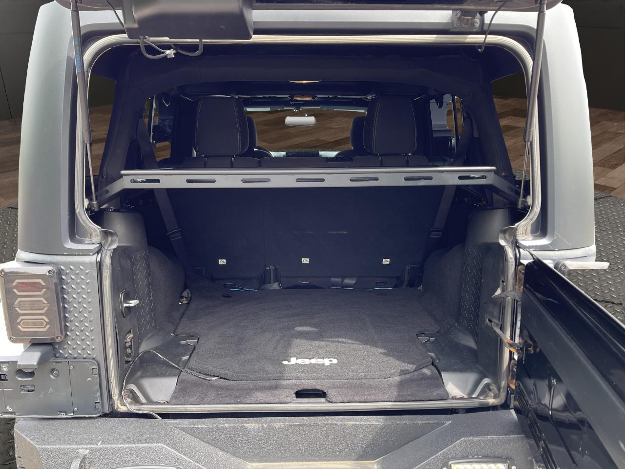 Jeep Wrangler Unlimited 4WD 4dr Sahara 2017