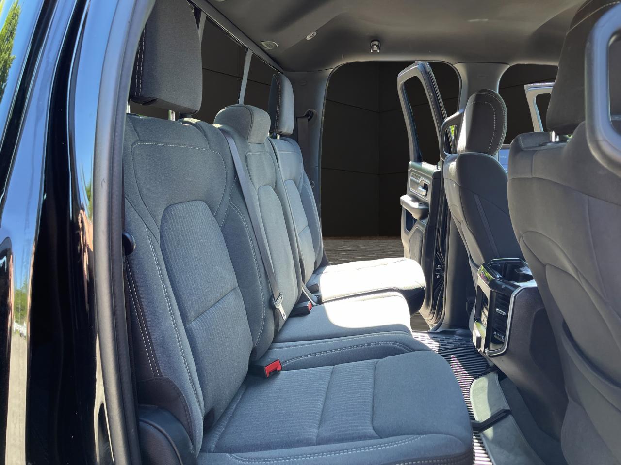 RAM 1500 Big Horn 4x4 Quad Cab 6'4" Box 2022
