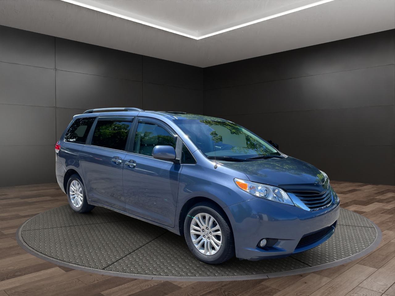 Toyota Sienna 5dr 7-Pass Van V6 XLE AAS FWD (Natl) 2014