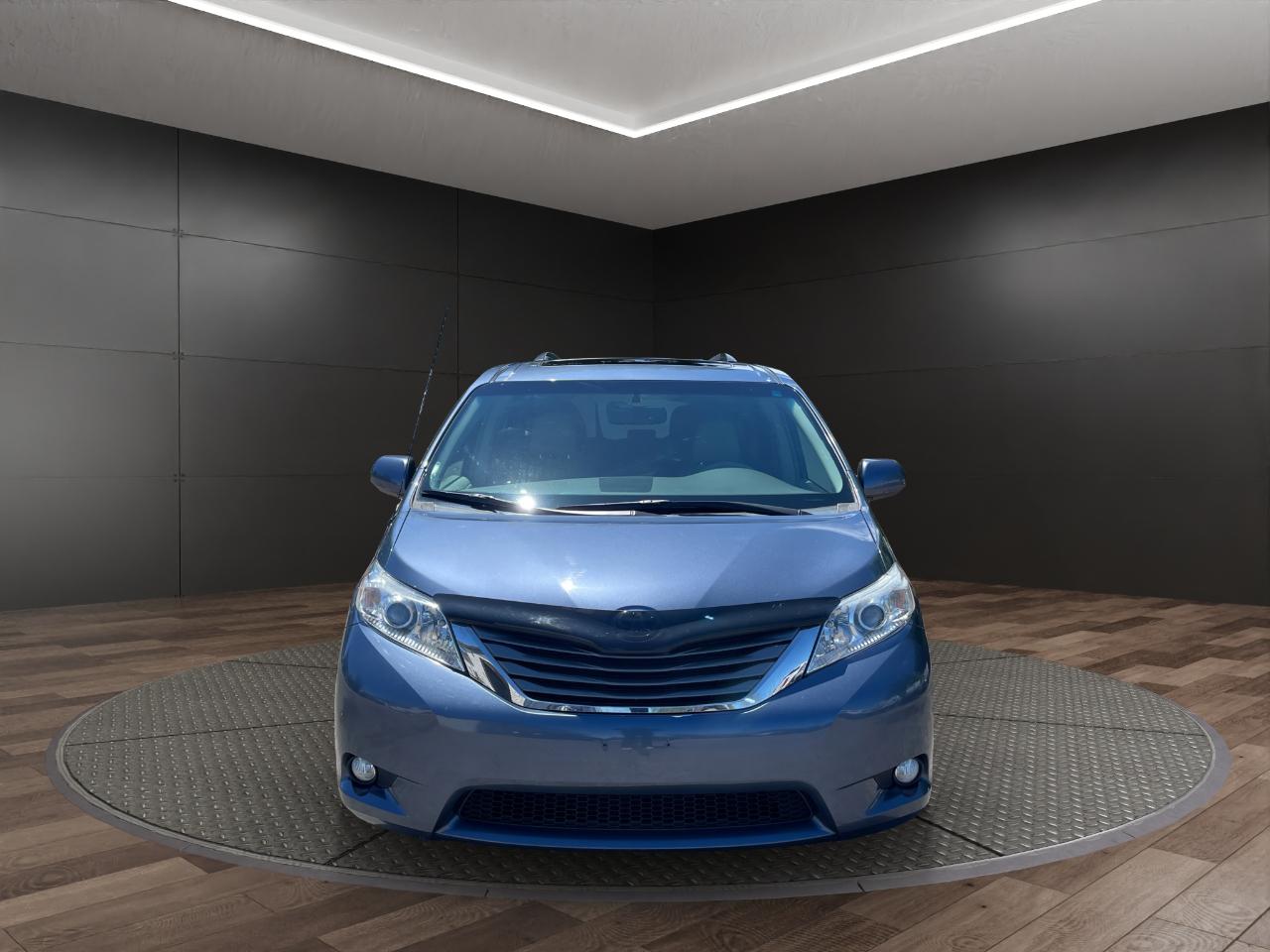 Toyota Sienna 5dr 7-Pass Van V6 XLE AAS FWD (Natl) 2014