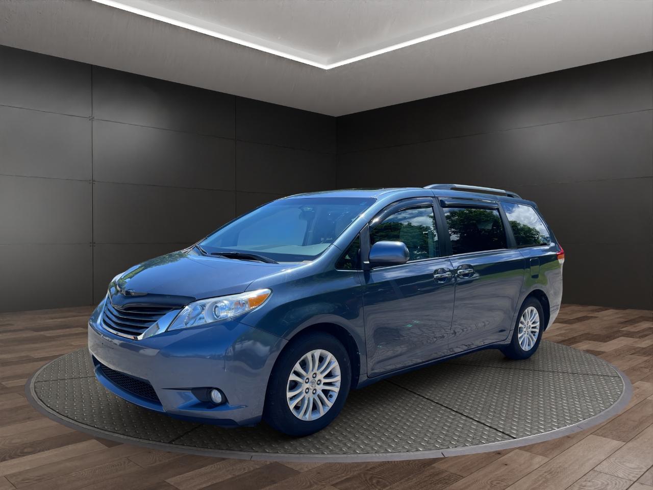 Toyota Sienna 5dr 7-Pass Van V6 XLE AAS FWD (Natl) 2014