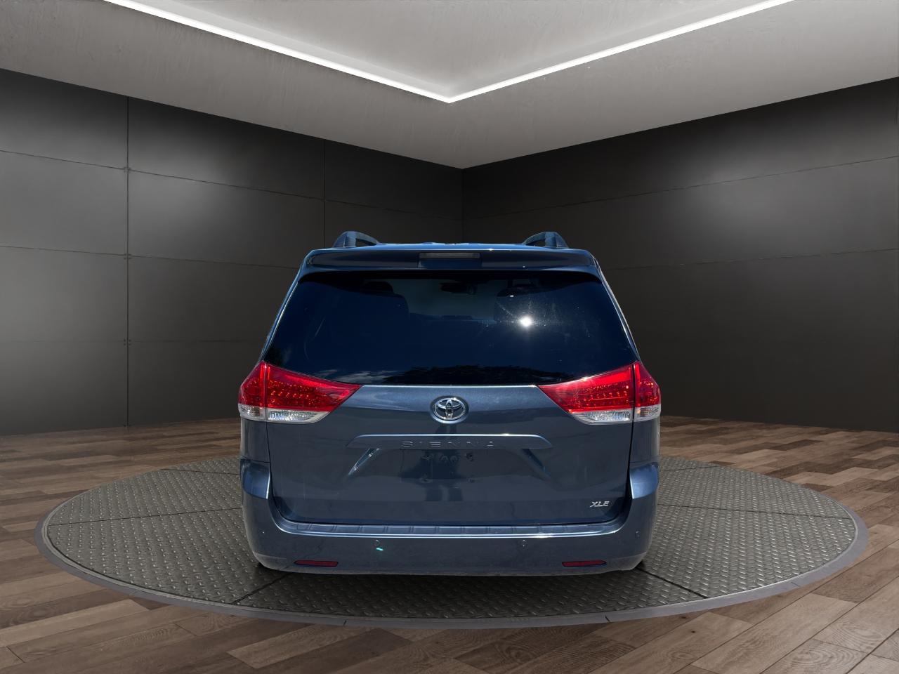 Toyota Sienna 5dr 7-Pass Van V6 XLE AAS FWD (Natl) 2014