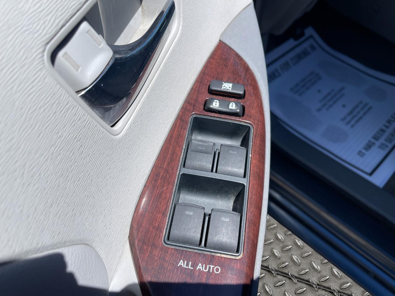 Toyota Sienna 5dr 7-Pass Van V6 XLE AAS FWD (Natl) 2014