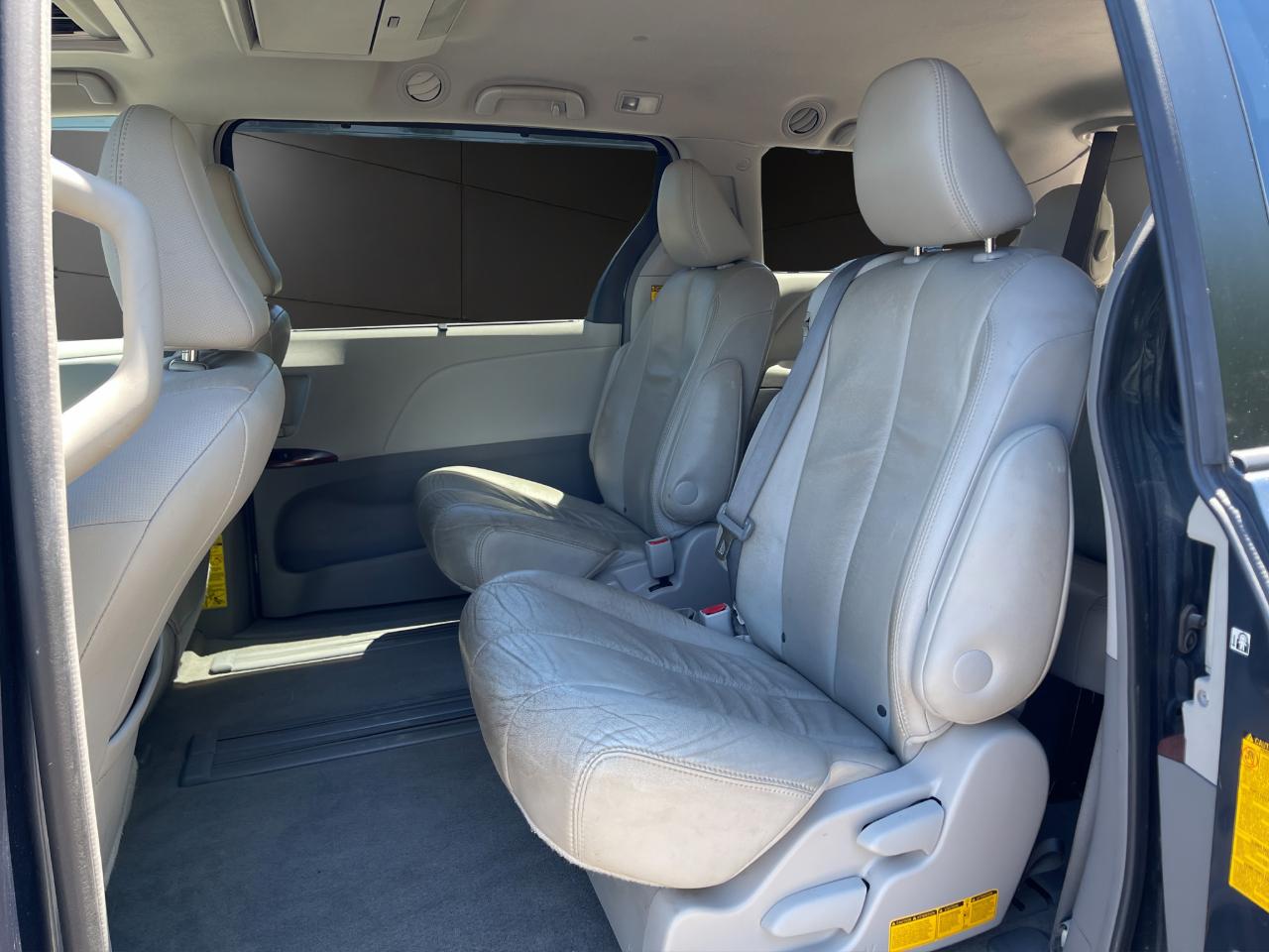 Toyota Sienna 5dr 7-Pass Van V6 XLE AAS FWD (Natl) 2014
