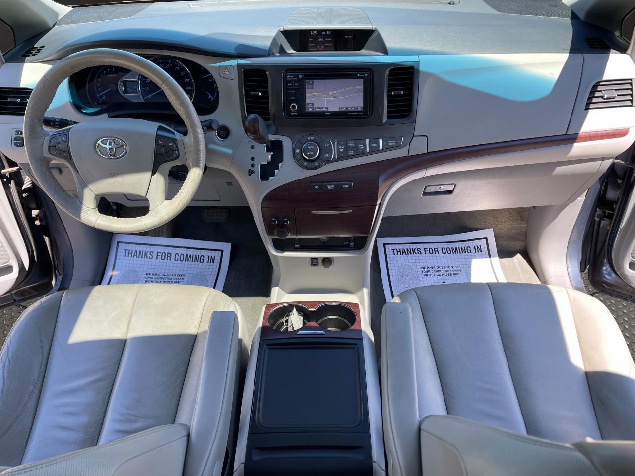 Toyota Sienna 5dr 7-Pass Van V6 XLE AAS FWD (Natl) 2014