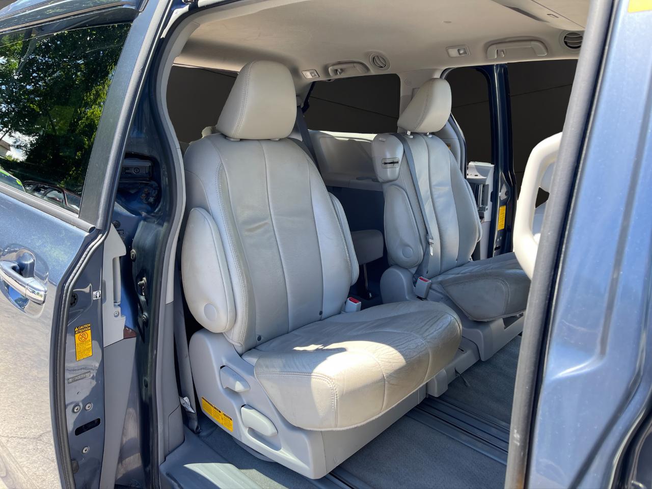 Toyota Sienna 5dr 7-Pass Van V6 XLE AAS FWD (Natl) 2014