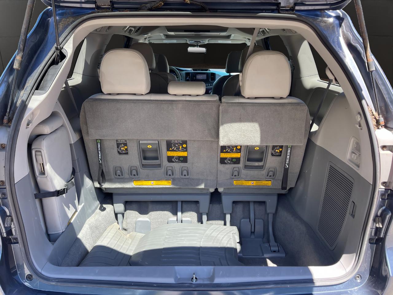 Toyota Sienna 5dr 7-Pass Van V6 XLE AAS FWD (Natl) 2014