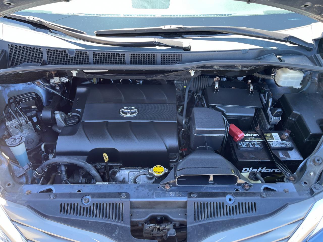 Toyota Sienna 5dr 7-Pass Van V6 XLE AAS FWD (Natl) 2014