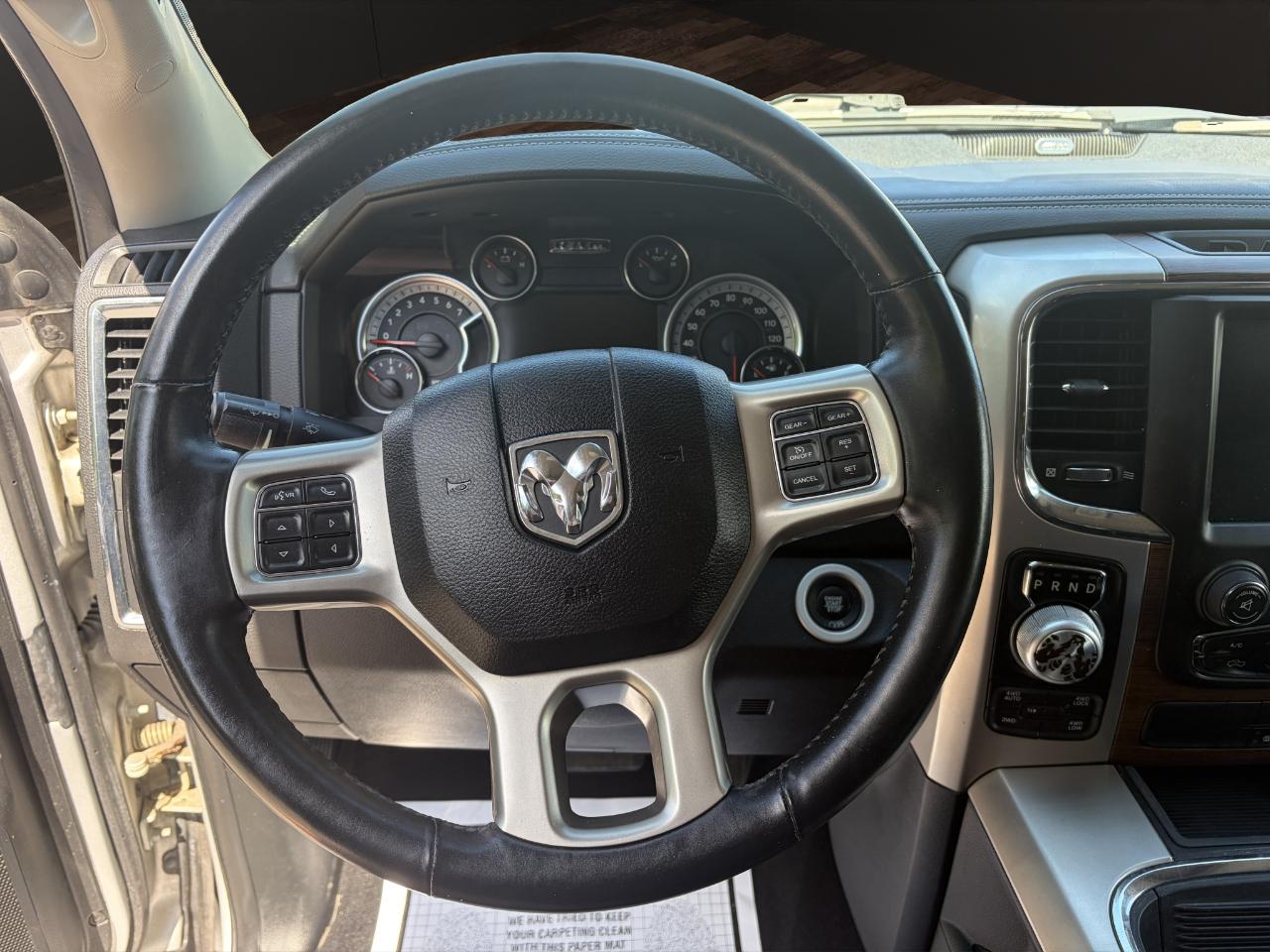 RAM 1500 4WD Crew Cab 140.5" Laramie 2016