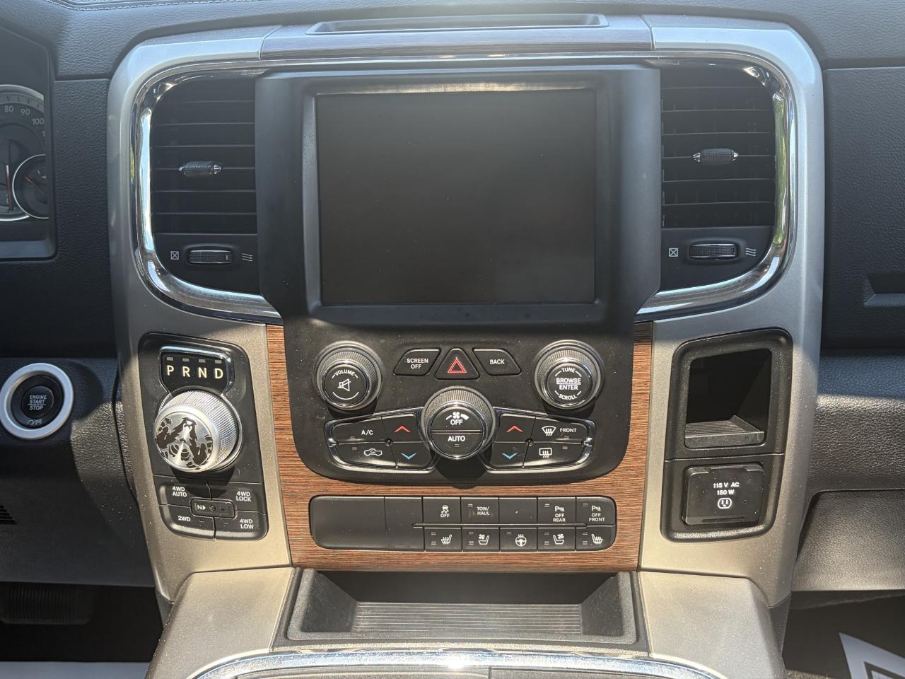 RAM 1500 4WD Crew Cab 140.5" Laramie 2016