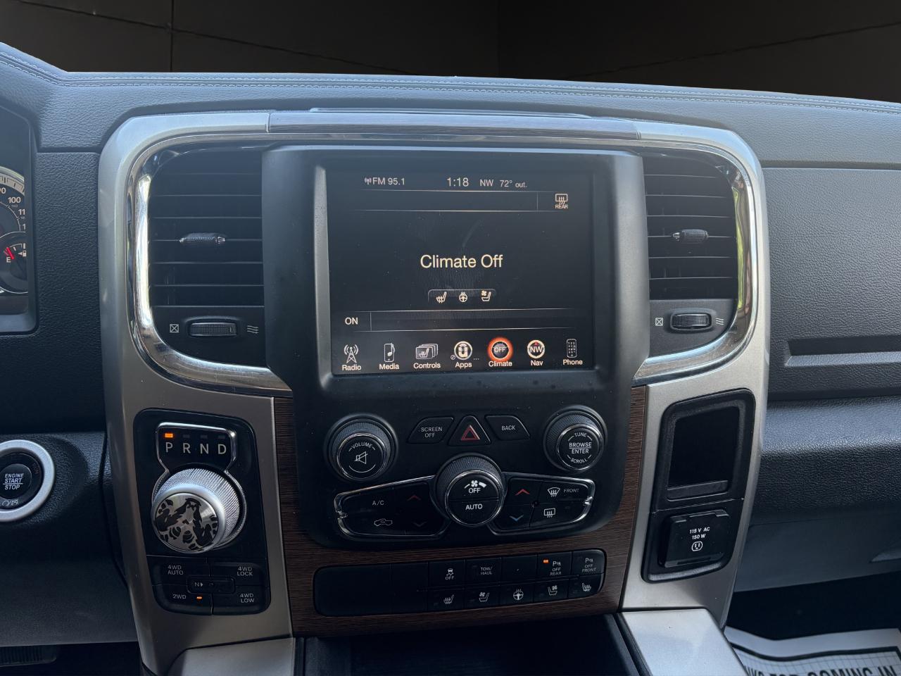 RAM 1500 4WD Crew Cab 140.5" Laramie 2016