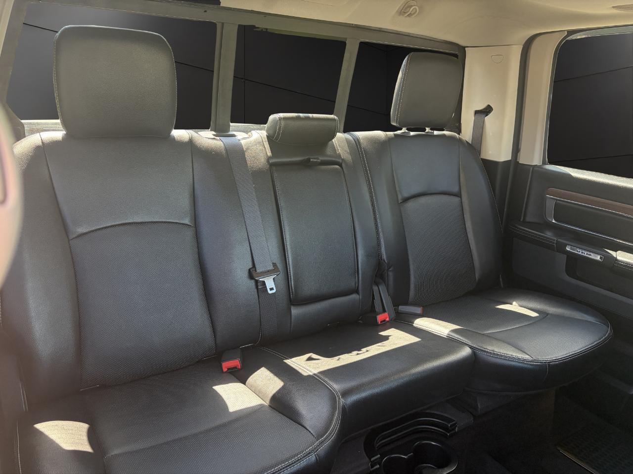 RAM 1500 4WD Crew Cab 140.5" Laramie 2016