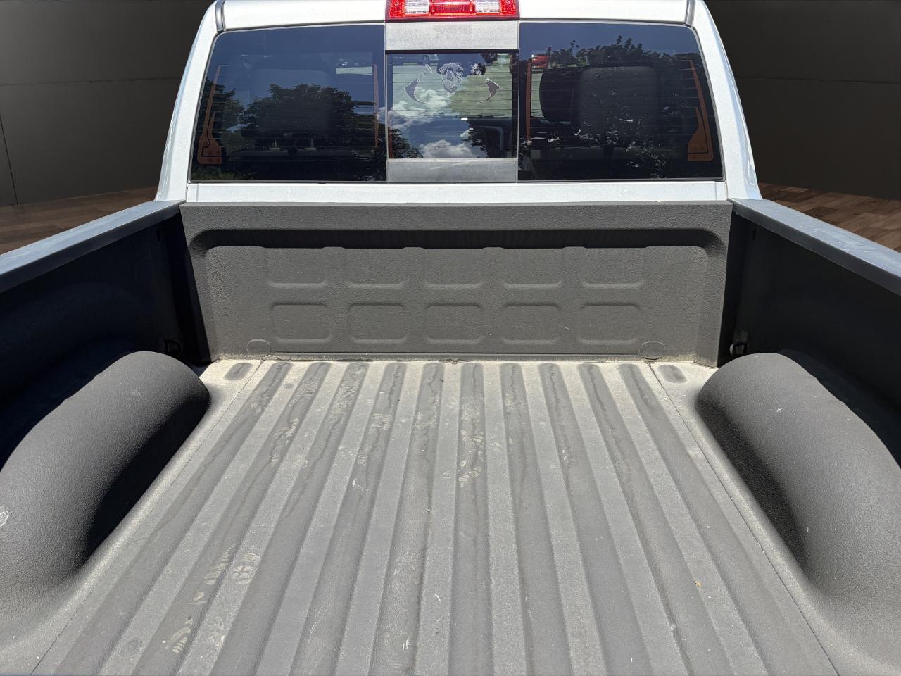 RAM 1500 4WD Crew Cab 140.5" Laramie 2016