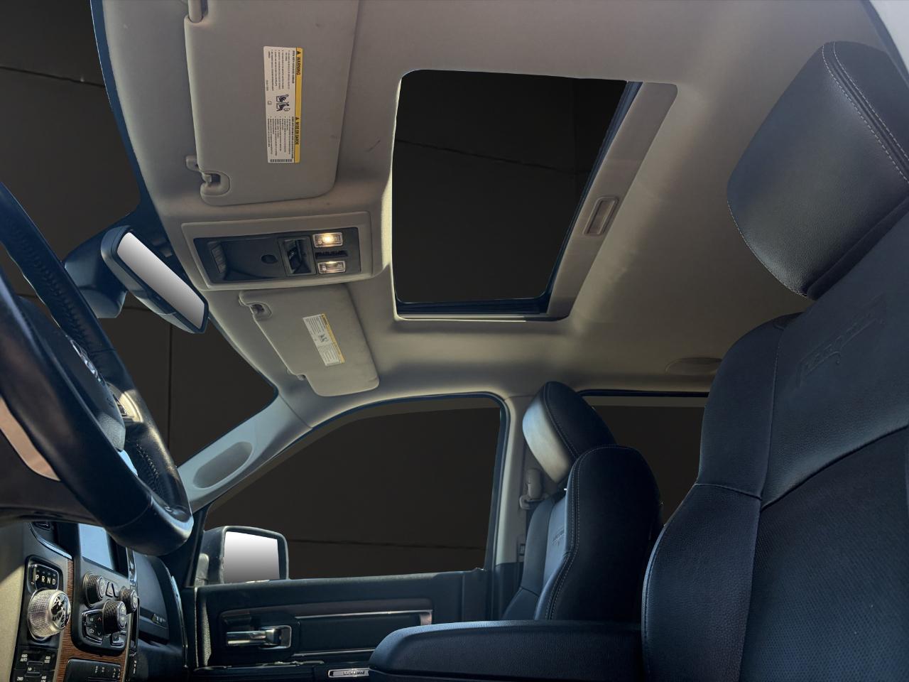 RAM 1500 4WD Crew Cab 140.5" Laramie 2016