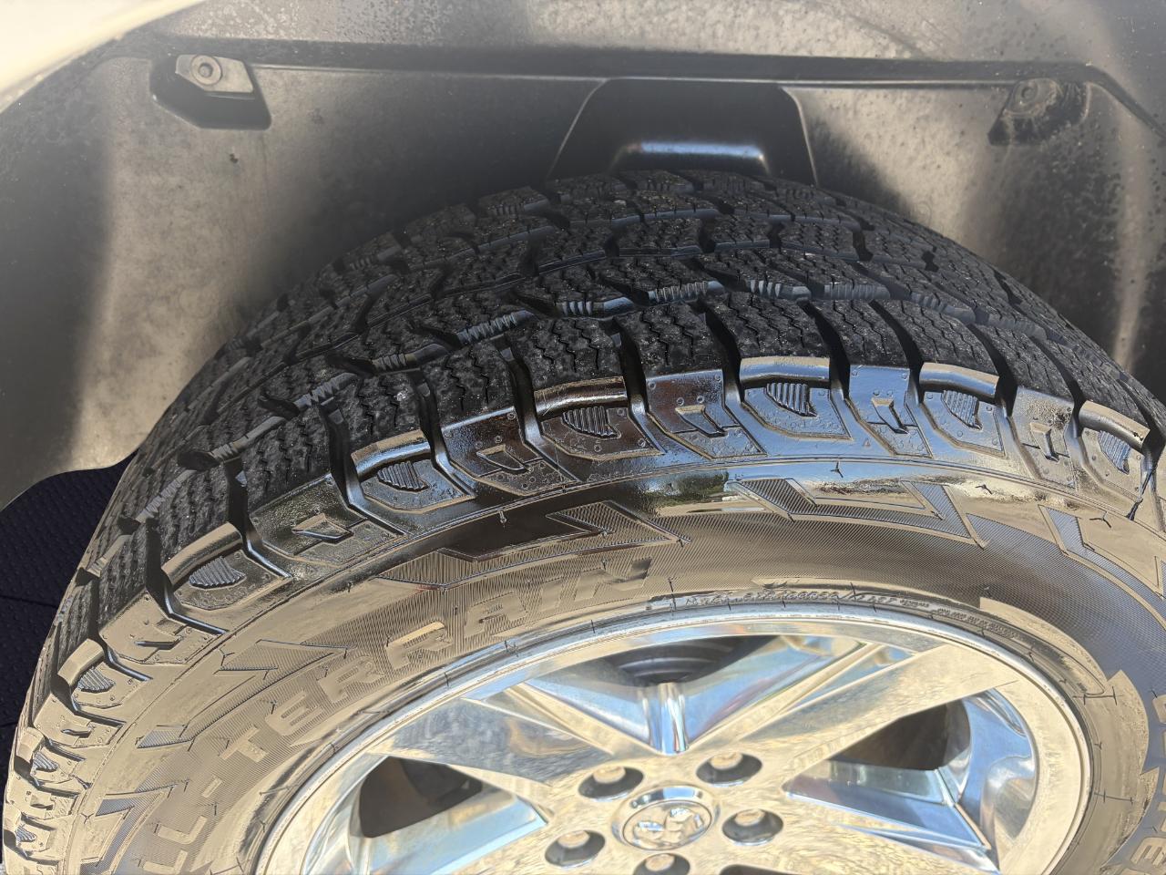 RAM 1500 4WD Crew Cab 140.5" Laramie 2016