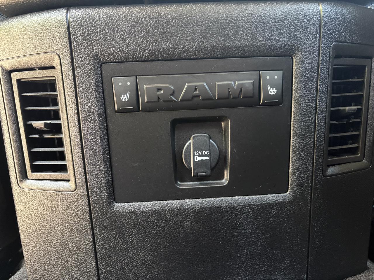 RAM 1500 4WD Crew Cab 140.5" Laramie 2016