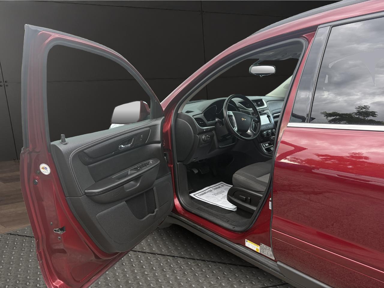 Chevrolet Traverse AWD 4dr LT w/1LT 2015