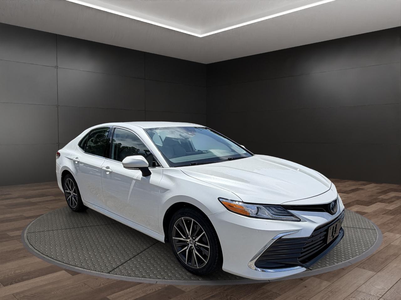 Toyota Camry Hybrid XLE CVT (Natl) 2023