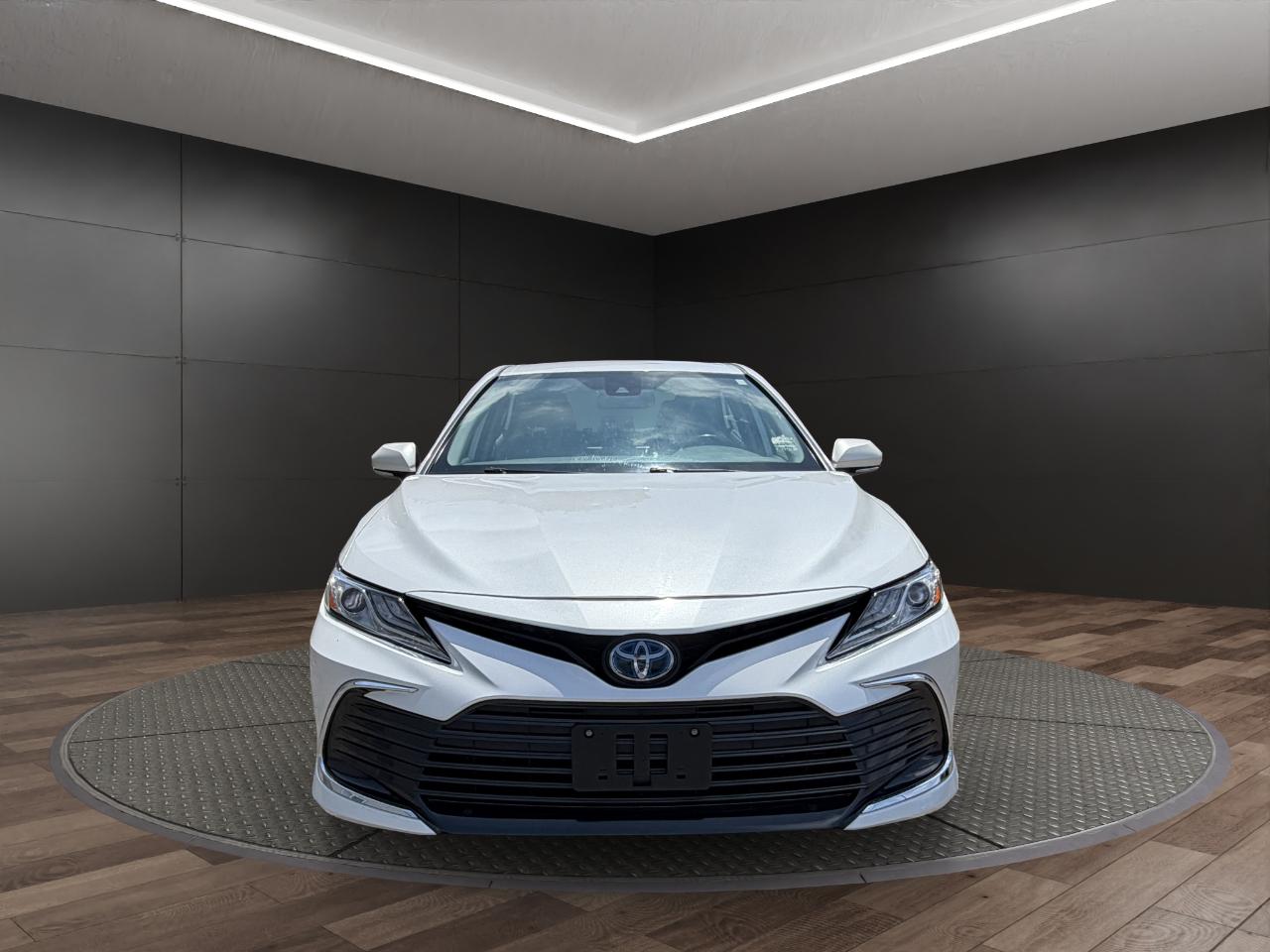 Toyota Camry Hybrid XLE CVT (Natl) 2023