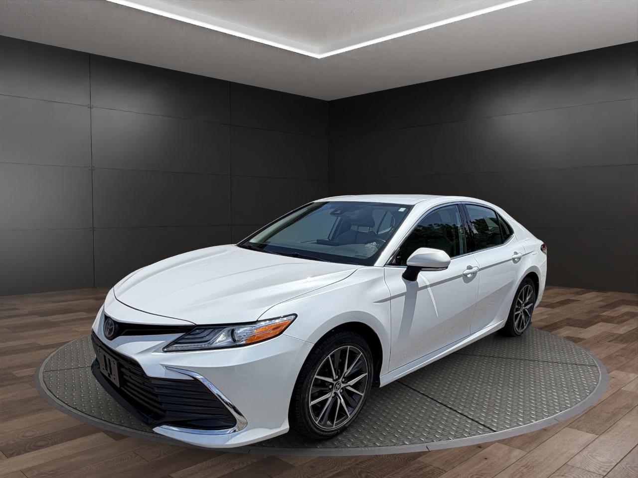 Toyota Camry Hybrid XLE CVT (Natl) 2023