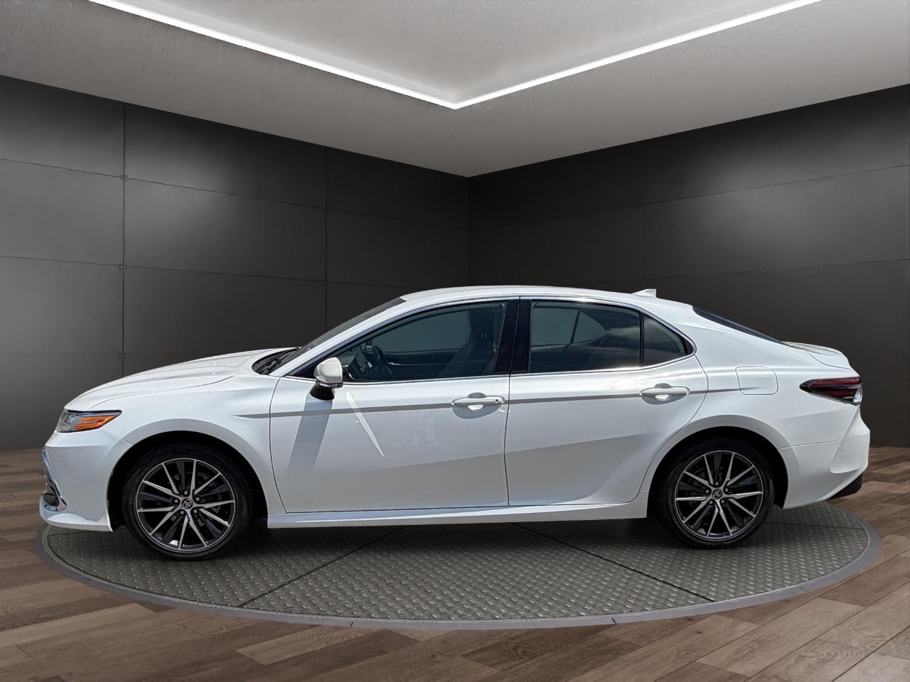 Toyota Camry Hybrid XLE CVT (Natl) 2023