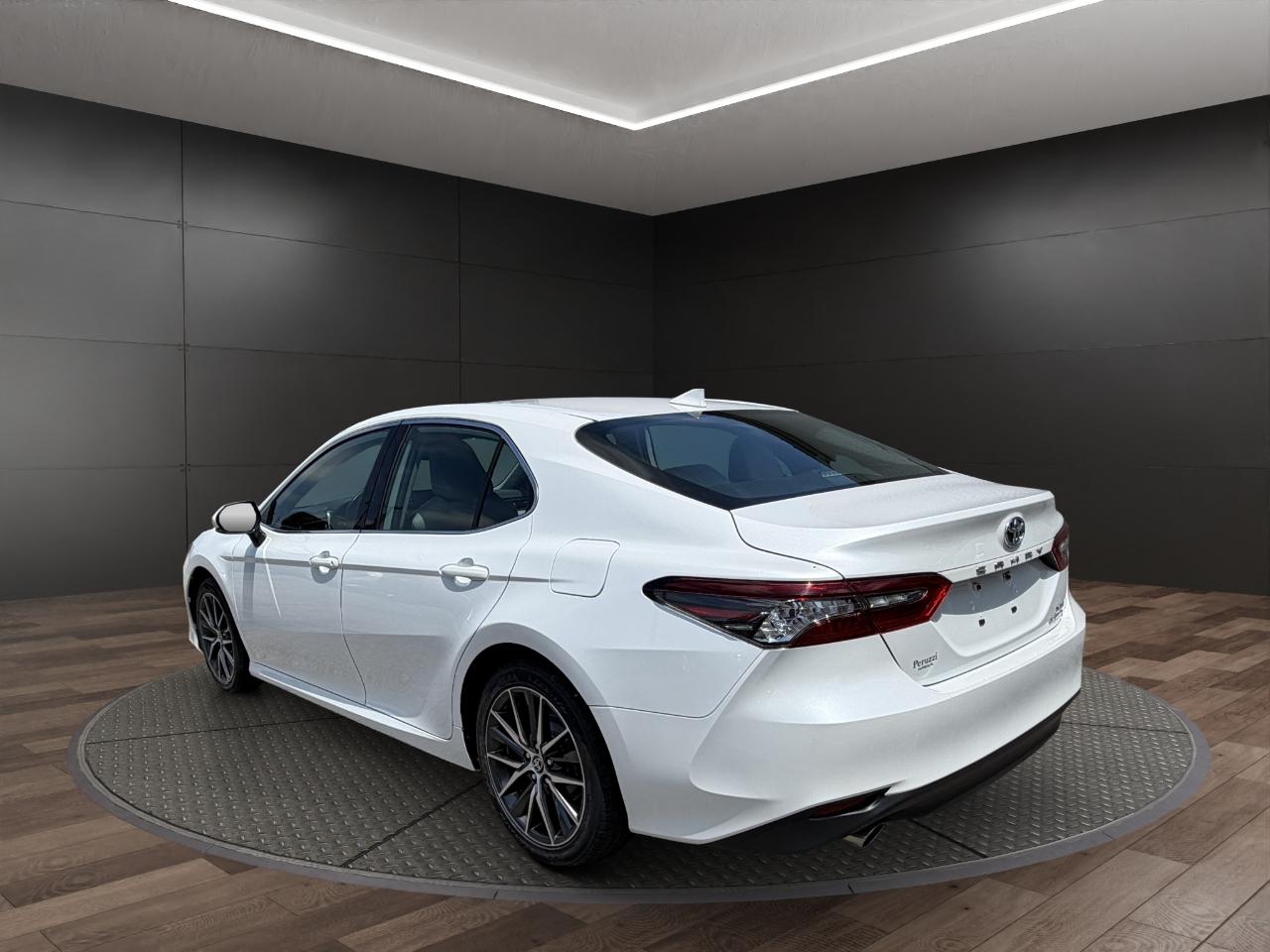 Toyota Camry Hybrid XLE CVT (Natl) 2023