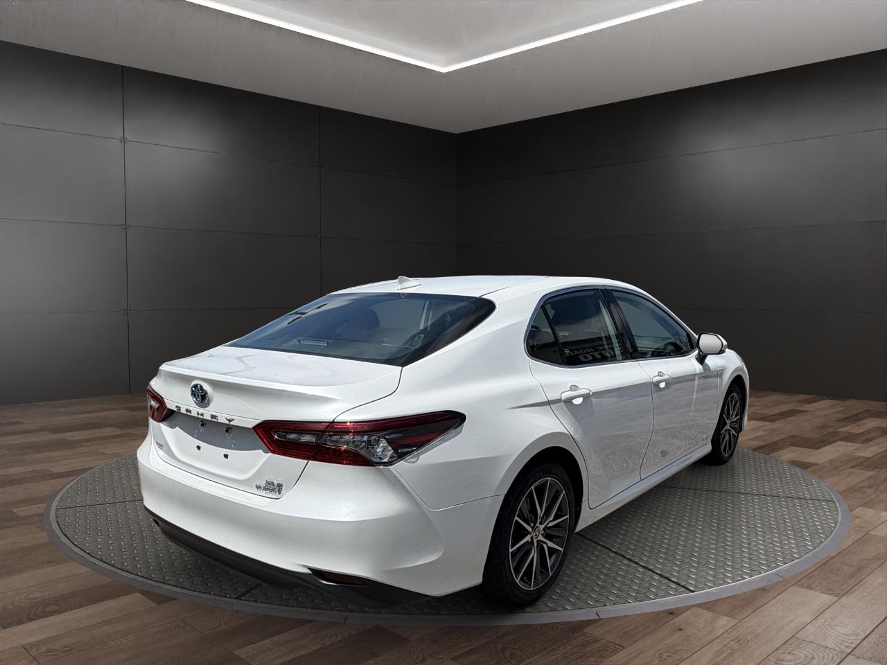 Toyota Camry Hybrid XLE CVT (Natl) 2023