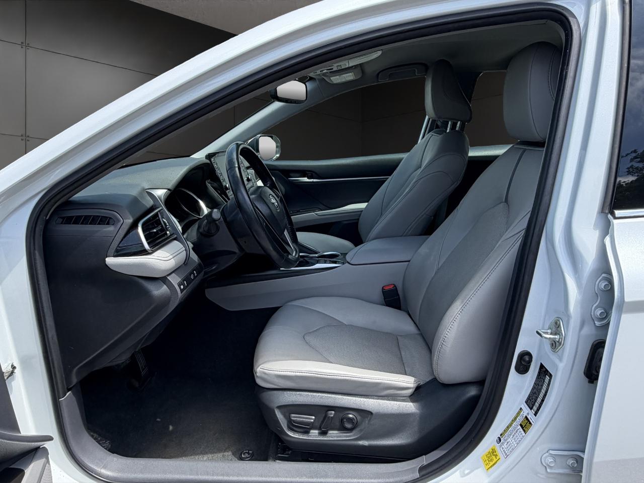 Toyota Camry Hybrid XLE CVT (Natl) 2023