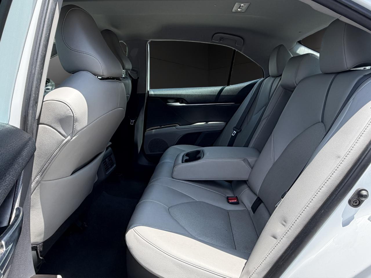 Toyota Camry Hybrid XLE CVT (Natl) 2023