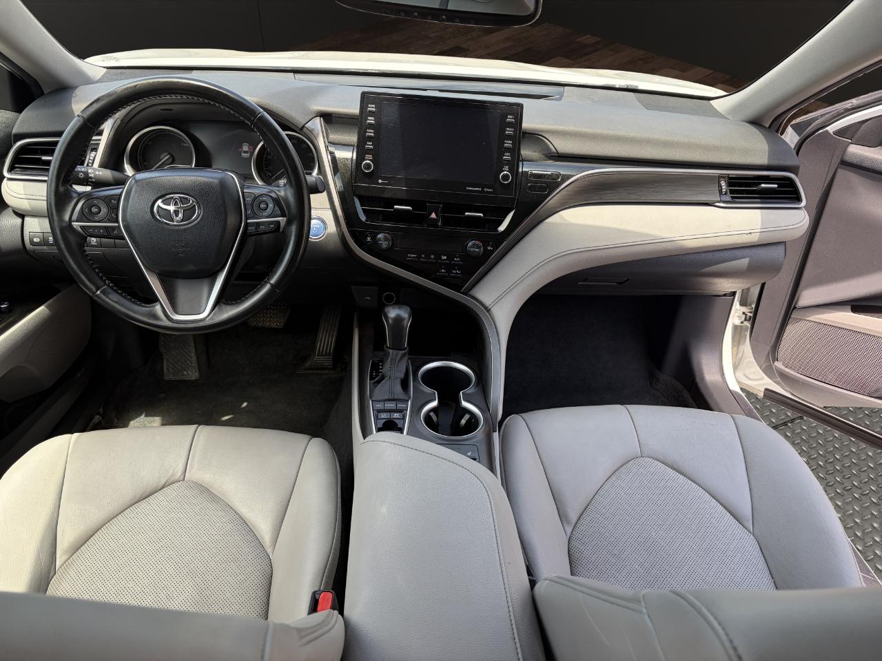 Toyota Camry Hybrid XLE CVT (Natl) 2023