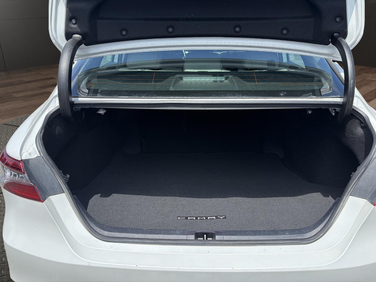 Toyota Camry Hybrid XLE CVT (Natl) 2023