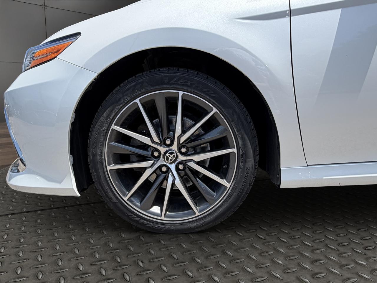 Toyota Camry Hybrid XLE CVT (Natl) 2023