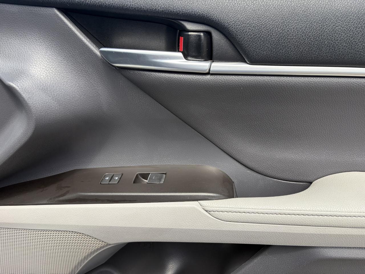 Toyota Camry Hybrid XLE CVT (Natl) 2023