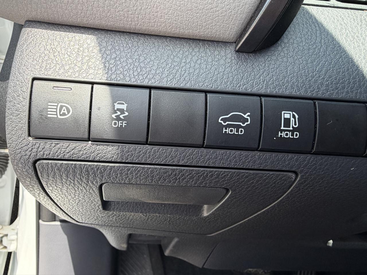 Toyota Camry Hybrid XLE CVT (Natl) 2023