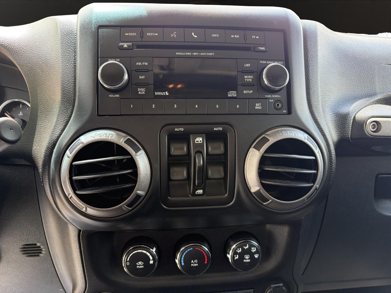 Jeep Wrangler Unlimited 4WD 4dr Sport 2015