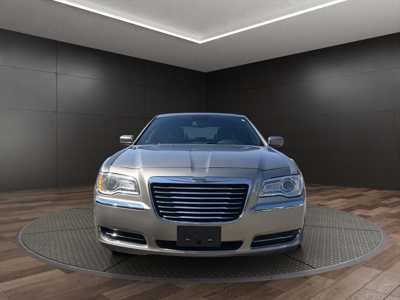Chrysler 300 4dr Sdn RWD 2014