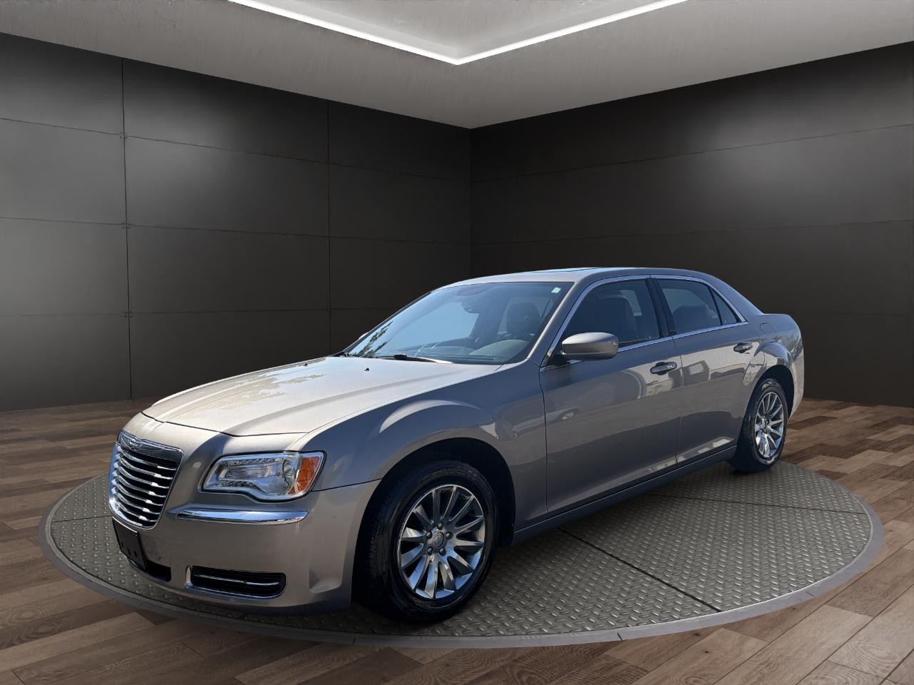 Chrysler 300 4dr Sdn RWD 2014