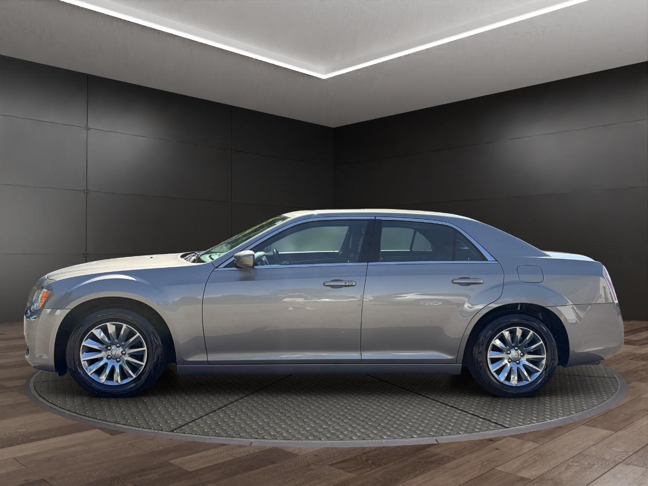Chrysler 300 4dr Sdn RWD 2014